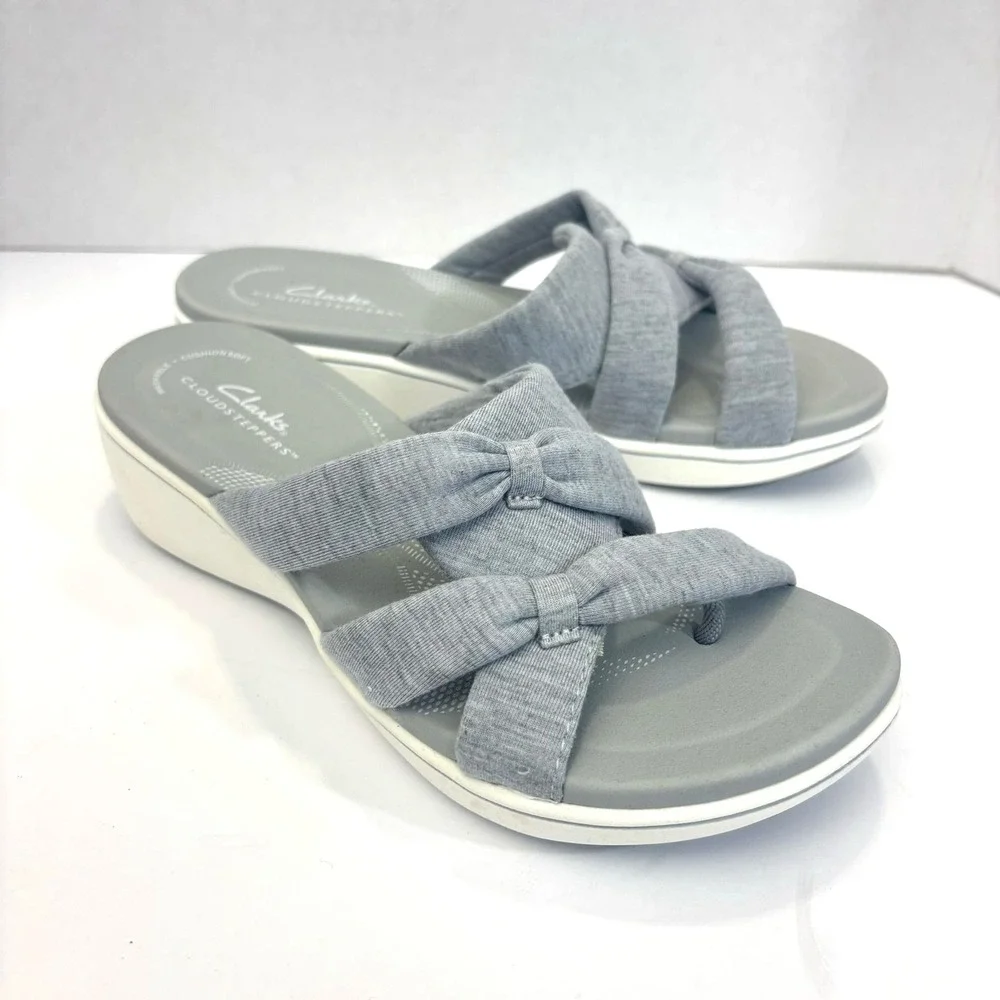 NEW Clarks Cloudsteppers Wedge Sandals Womens Size 7M Gray Thong Comfort Knit